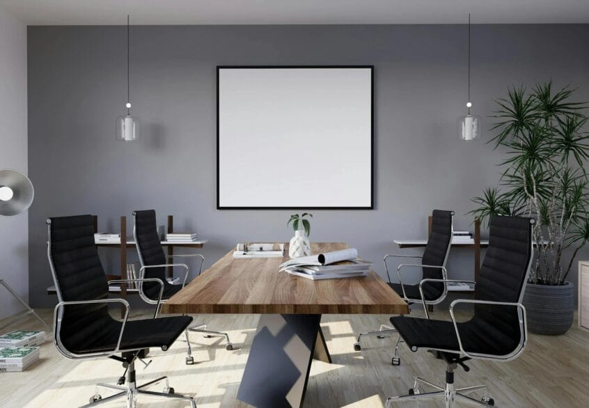 Les Salles de Réunion au Luxembourg : Un Guide Complet 1 Vue moderne d'une salle de réunion avec une grande table en bois et des chaises confortables, entourée de fenêtres offrant une lumière naturelle